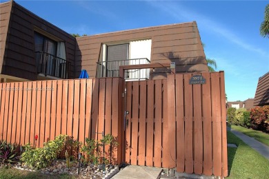 (private lake, pond, creek) Townhome/Townhouse For Sale in Lake Worth Florida