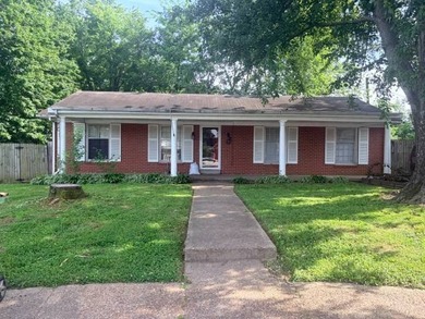 SINGLE FAMILY HOME 3 bedroom, 1 bath, brick ranch 1.350 sq ft - photo 1