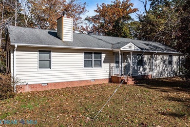 Discover waterfront living at its finest! This charming ranch - photo 2