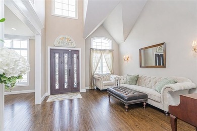 Stunning Southeast Annandale Two-Family Home on Private - photo 4