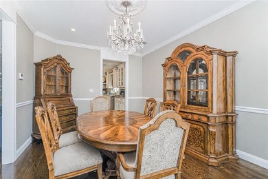 Stunning Southeast Annandale Two-Family Home on Private - photo 7
