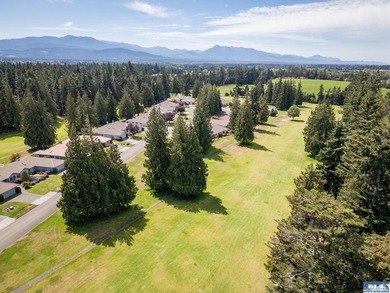 Welcome to this beautiful 2-bedroom + den, 2-bath condo in the - photo 3