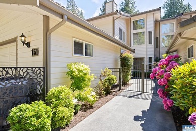 Welcome to this beautiful 2-bedroom + den, 2-bath condo in the - photo 4
