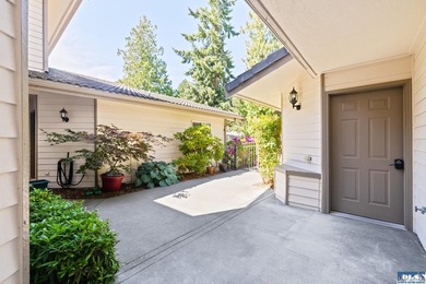 Welcome to this beautiful 2-bedroom + den, 2-bath condo in the - photo 5