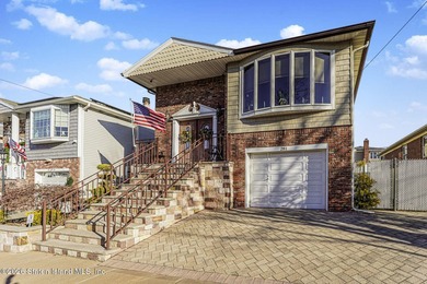 Welcome to 281 Thomas Street, located in the heart of beautiful - photo 2