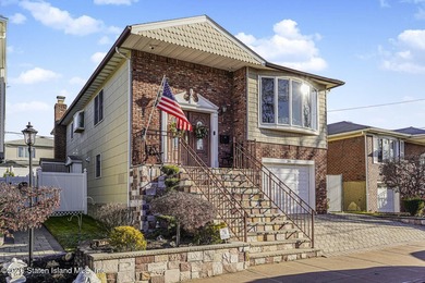 Welcome to 281 Thomas Street, located in the heart of beautiful - photo 3