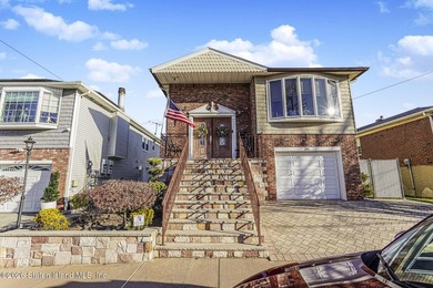 Welcome to 281 Thomas Street, located in the heart of beautiful - photo 4