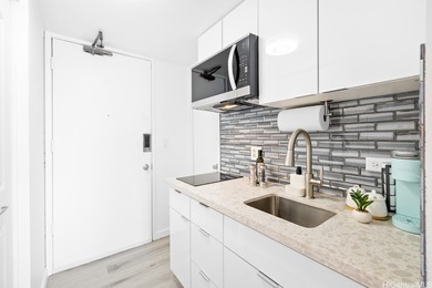 Legally permitted short-term rental condo featuring a brand new - photo 8