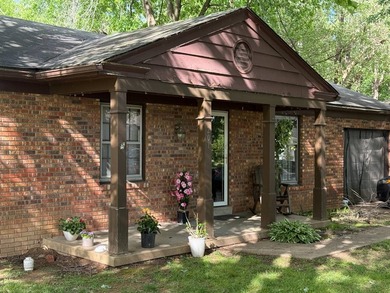 SINGLE FAMILY HOME 103'x90' lot 1,350 sq ft living space 1 car - photo 3
