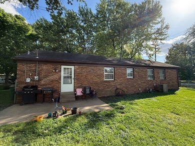 SINGLE FAMILY HOME 103'x90' lot 1,350 sq ft living space 1 car - photo 4