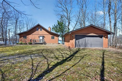 Beautiful cabin on a phenomenal low-elevation lot on the - photo 3