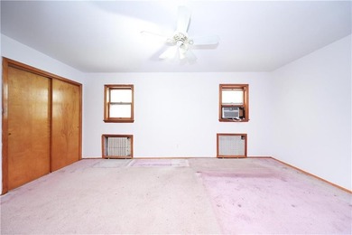 Nestled in the highly sought-after Dongan Hills Colony, this - photo 8