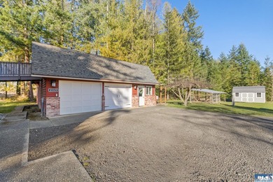 Marketing Remarks Multi Gen Family Compound! There are homes &