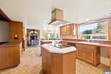 Marketing Remarks Multi Gen Family Compound! There are homes &