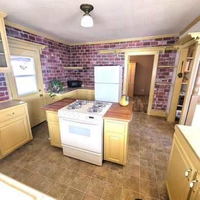This is a move-in ready home that has been completely remodeled - photo 10