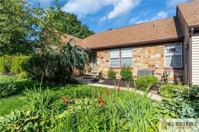 Welcome to easy, resort-style living in the highly sought-after - photo 2
