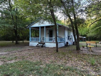 (private lake, pond, creek) Home Active Under Con in Ladonia Texas