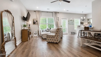 **SELLERS ARE RELOCATING-BRING AN OFFER** 2/1 RATE BUYDOWN - photo 4
