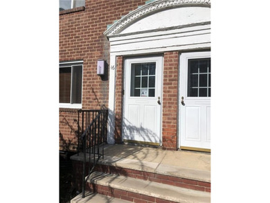Welcome to this 1-bedroom co-op in the desirable Grymes Hill - photo 1