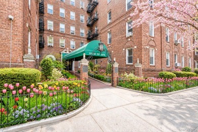 Welcome to this beautifully updated prewar gem at The Essex - photo 2