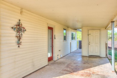 Lakefront living made easy!! This beautifully updated 2 bed, 2.5 - photo 6