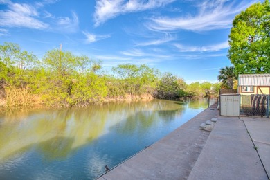Lakefront living made easy!! This beautifully updated 2 bed, 2.5 - photo 9