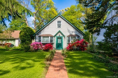 Welcome to 2027 Oakland Ave...a perfect Wantagh Cape just - photo 1