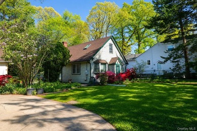 Welcome to 2027 Oakland Ave...a perfect Wantagh Cape just - photo 2