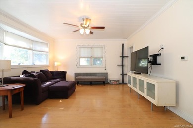 Welcome to 2027 Oakland Ave...a perfect Wantagh Cape just - photo 6