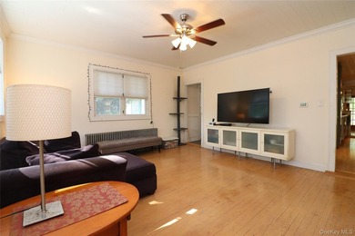 Welcome to 2027 Oakland Ave...a perfect Wantagh Cape just - photo 8