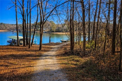 **OWNER WILLING TO CARRY NOTE** This large lot offers lots of - photo 2