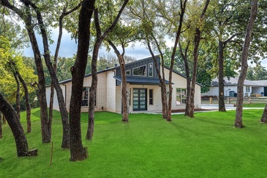 NEW IRRIGATION SYSTEM INSTALLED!Modern design and timeless - photo 3