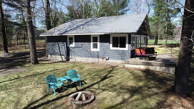 Nestled among mature pines and hardwoods, this adorable cabin - photo 3