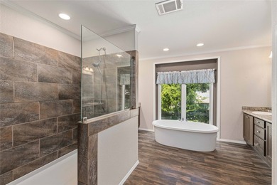Every day feels like a getaway in this impressive 3 bedroom, 2 - photo 2