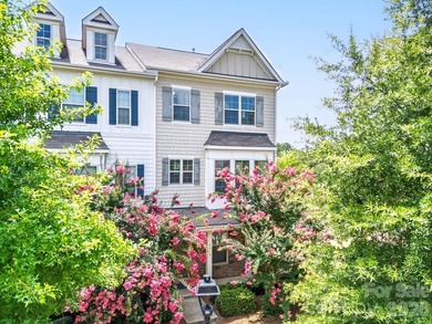 Fantastic End Unit Townhome with Resort-Style Amenities! This - photo 2
