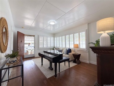 Welcome home to this beautifully maintained single-level - photo 2