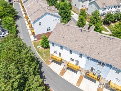 Fantastic End Unit Townhome with Resort-Style Amenities! This - photo 4