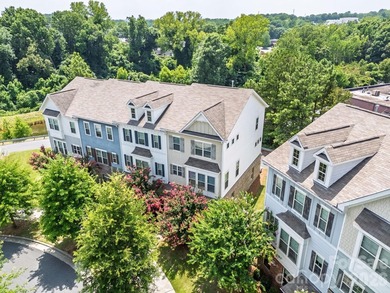 Fantastic End Unit Townhome with Resort-Style Amenities! This - photo 5