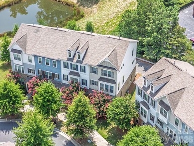 Fantastic End Unit Townhome with Resort-Style Amenities! This - photo 8