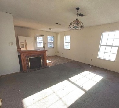 Great country setting only minutes from town and the Bonham Lake