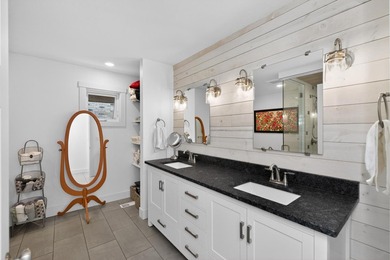 Thoroughly remodeled, redesigned 2-BD, 2-BA, 2,581-sq-ft - photo 13