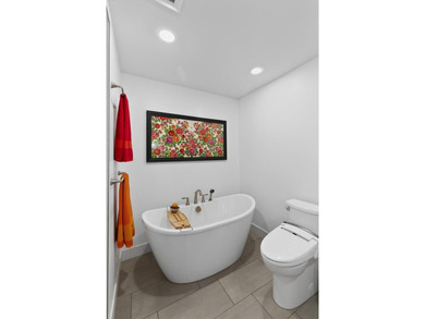 Thoroughly remodeled, redesigned 2-BD, 2-BA, 2,581-sq-ft - photo 14