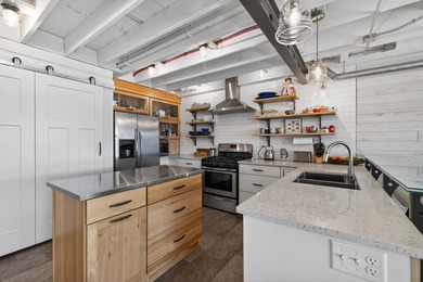 Thoroughly remodeled, redesigned 2-BD, 2-BA, 2,581-sq-ft - photo 22