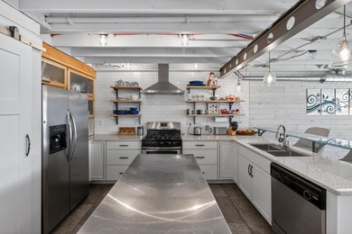 Thoroughly remodeled, redesigned 2-BD, 2-BA, 2,581-sq-ft - photo 23