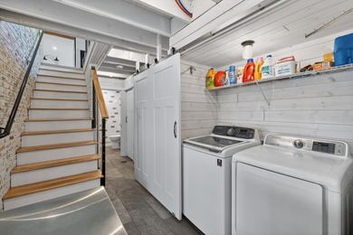 Thoroughly remodeled, redesigned 2-BD, 2-BA, 2,581-sq-ft - photo 26