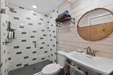 Thoroughly remodeled, redesigned 2-BD, 2-BA, 2,581-sq-ft - photo 28