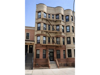 Exceptional investment opportunity in the highly desirable Crown - photo 2