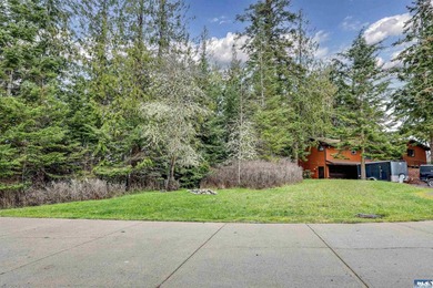 Build your dream home on this Sunland lot tucked at the end of a - photo 2