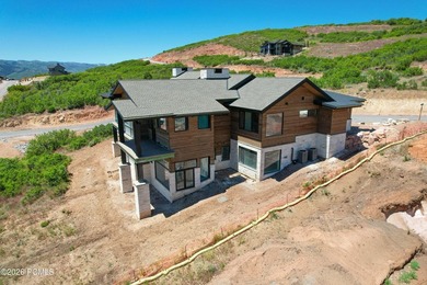 Welcome to Halo Crest. Approach a grand covered front patio - photo 10