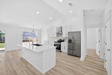 Welcome to this beautiful home located in the heart of Destin - photo 11